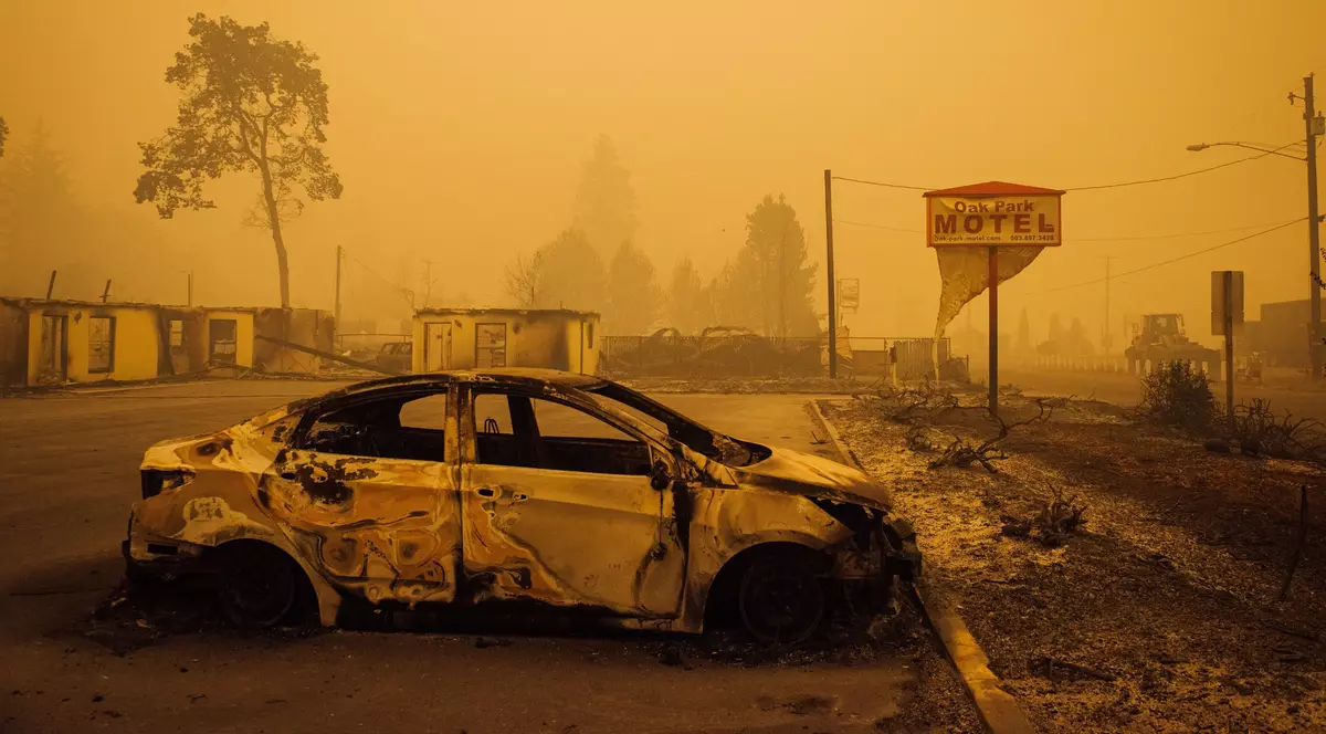 Incendii devastatoare în 12 state americane. 500.000 de oameni, evacuați din calea flăcărilor