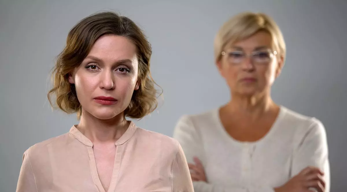 IN A RELATIONSHIP | Stiluri parentale și politici de stat: “Nu îmi dau seama cum am ajuns să fac exact aceleași lucruri pe care le uram la mama/tata!”