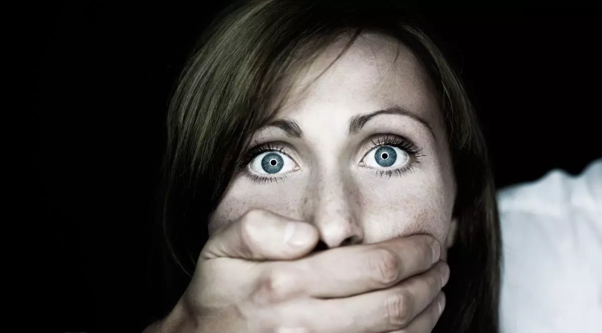 A agresat sexual trei femei pe stradă, într-o singură noapte, şi a fost condamnat cu suspendare. ”Am vrut să o fac geloasă pe prietena mea”, i-a spus atacatorul judecătoarei