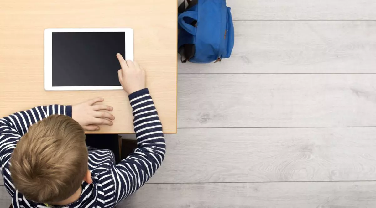 ONAC explică de ce nu s-au putut cumpăra cele 250.000 de tablete pentru elevi: firmele le-ar fi livrat prea târziu, doar Orange va livra în Muntenia!