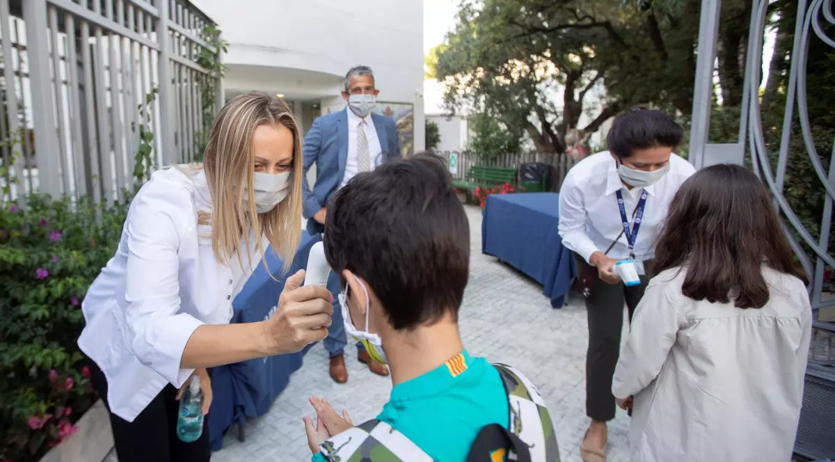 Adriana Nedelea LA FIX: Școala în pandemie, impactul psihologic asupra copiilor și părinților. Psihoterapeut: "Este important să transmitem copiilor că este în regulă să le fie frică"