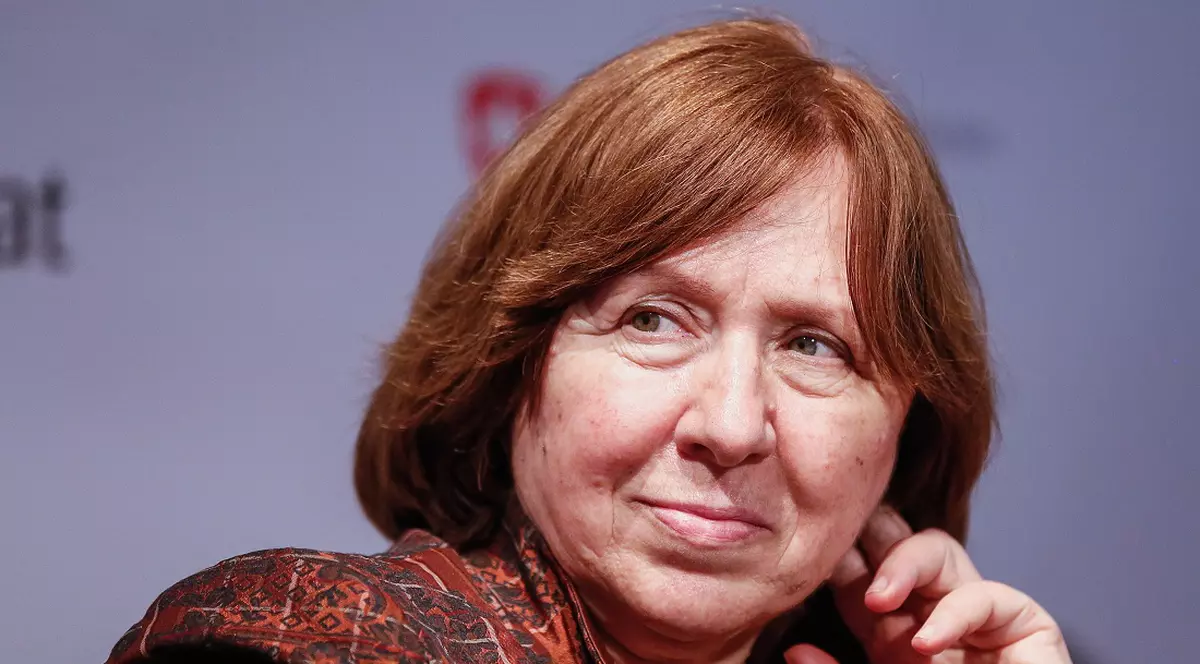 Svetlana Alexievici, laureată a premiului Nobel,  a părăsit Belarusul
