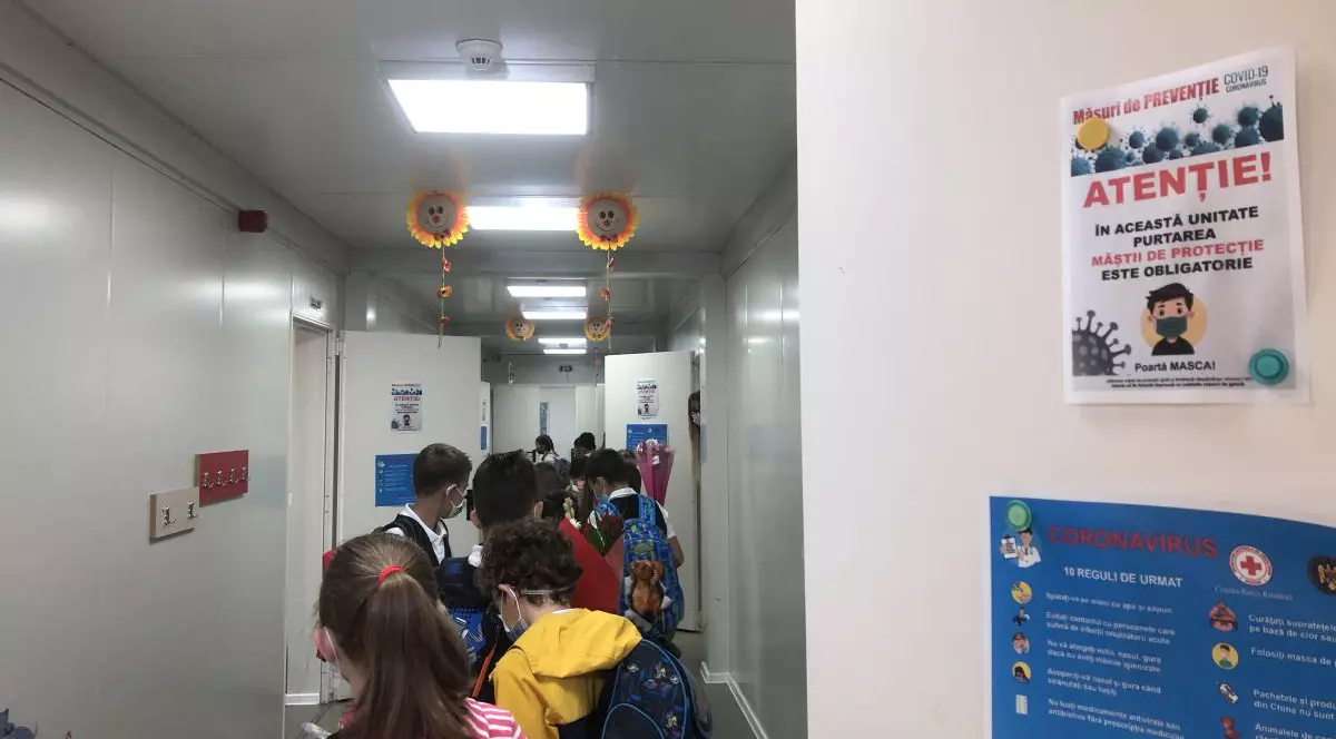 Un inspector școlar din București, suspect de COVID-19. Instituția lucrează cu publicul doar online