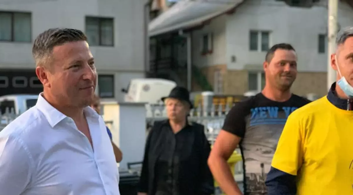 Primarul care și-a filmat fiica dezbrăcată și în genunchi, în timp ce o pedepsea: „Nu este moarte de om. Este greșit că am trimis video cuiva”