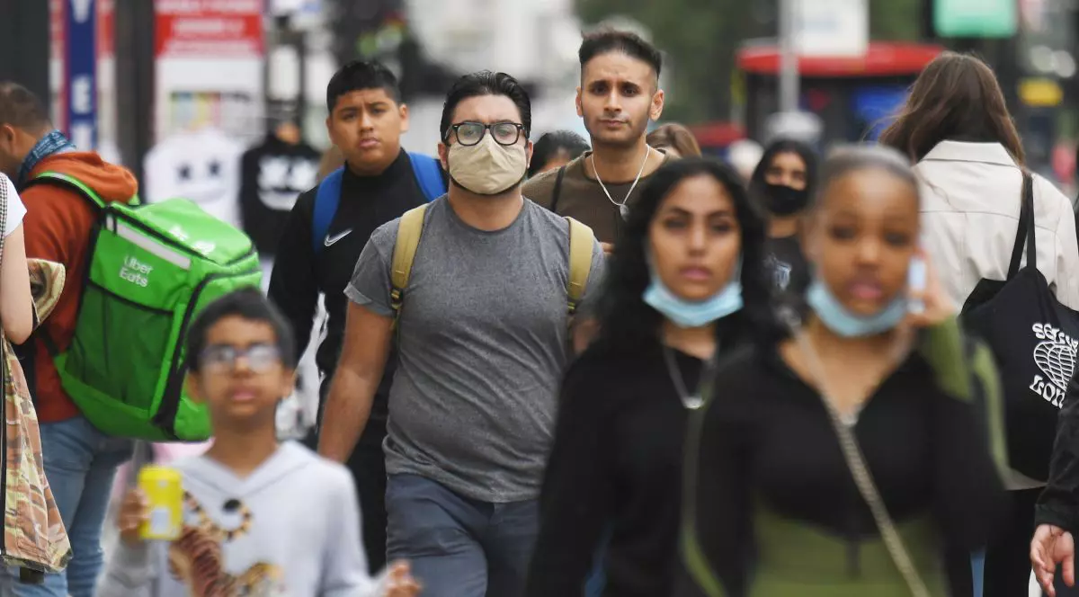 Erori de strategie, testare insuficientă și bâlbe în comunicare. Cum a ajuns Anglia în pragul unui nou val COVID, după tragedia din primăvară