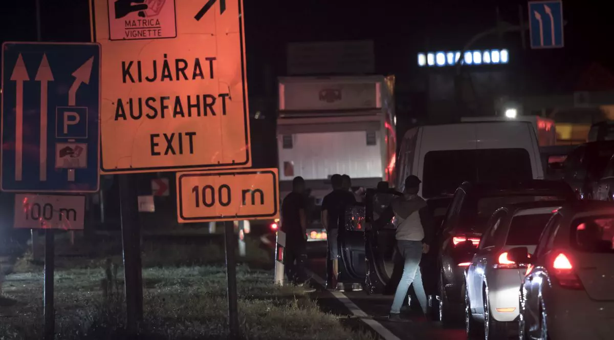 Comisia UE critică decizia Ungariei de a-și închide granițele și o acuză de discriminare