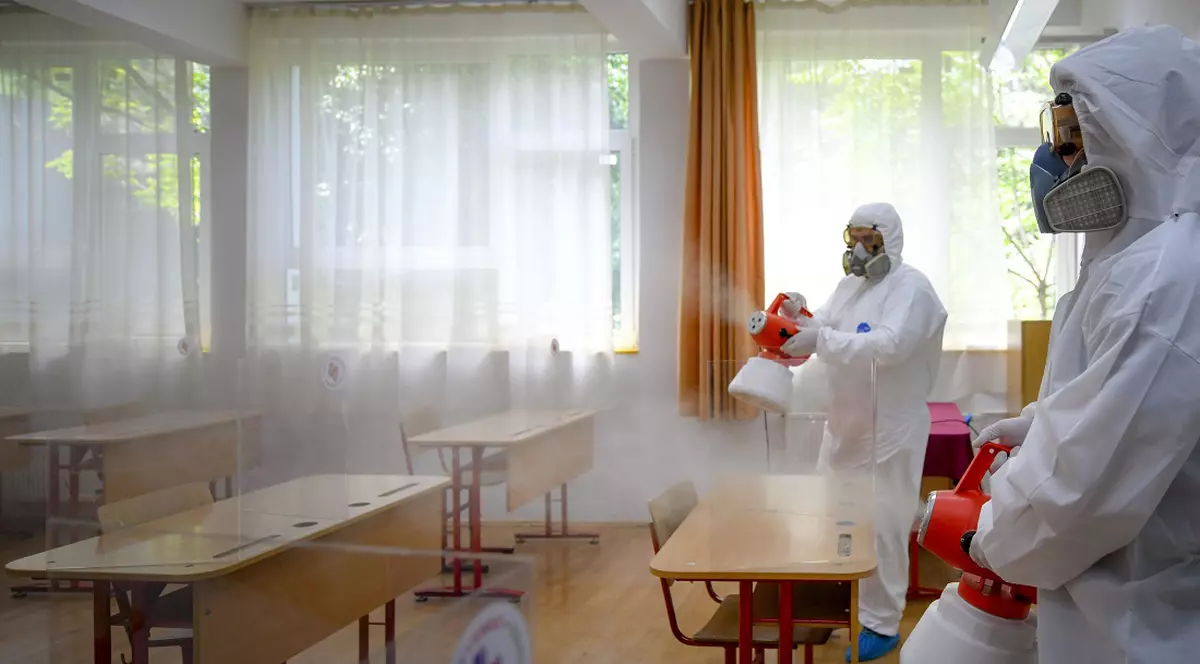 La o lună de la începerea școlii, numărul instituțiilor de învățământ trecute în scenariul roșu s-a dublat. 123 s-au închis numai în weekend