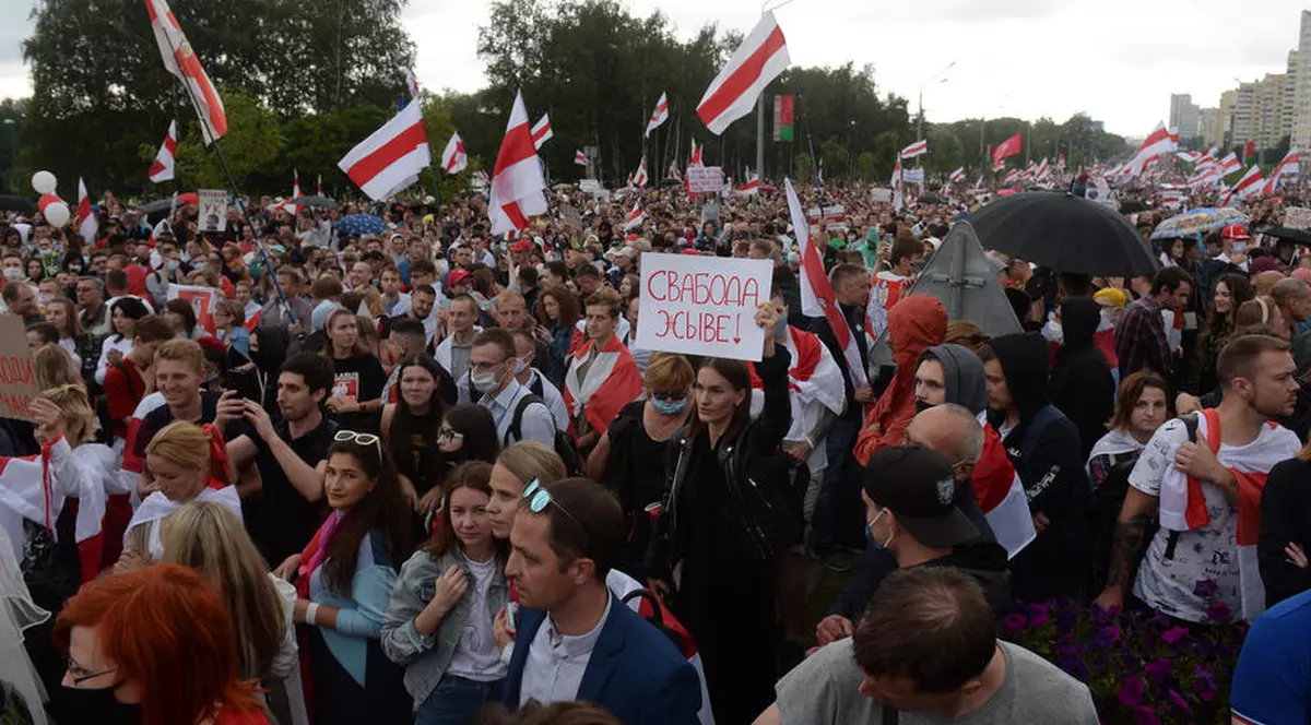 Protest uriaș la Minsk, în a patra săptămână de manifestații anti-Lukaşenko
