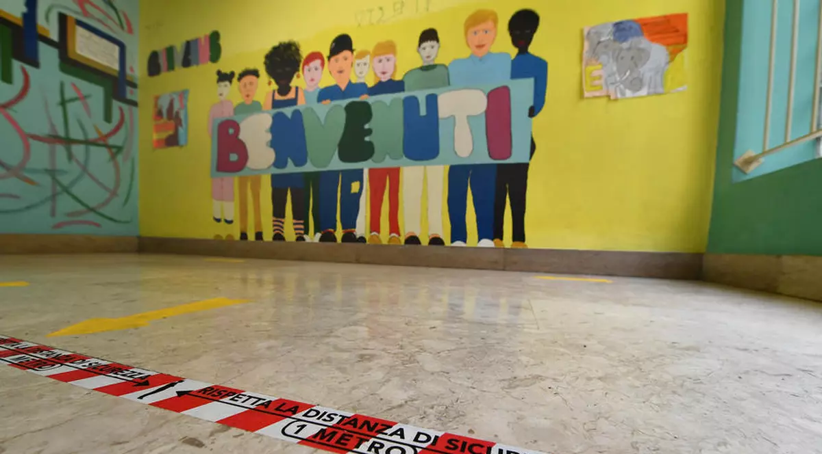 Școala începe în Italia cu 5.000 de clase nou create, 5.000 de clase vechi mărite şi purtarea obligatorie a măştii