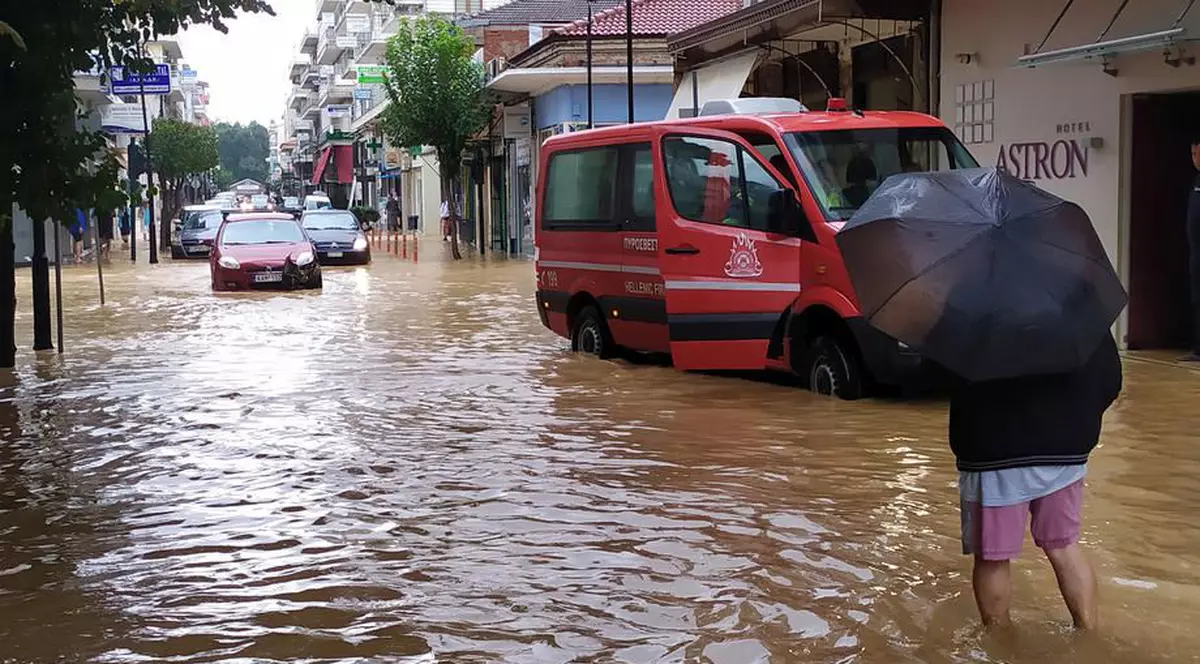 Ciclonul Ianos se îndreaptă spre insula Creta. Imagini cu dezastrul lăsat în urmă de furtuna violentă care a lovit Grecia