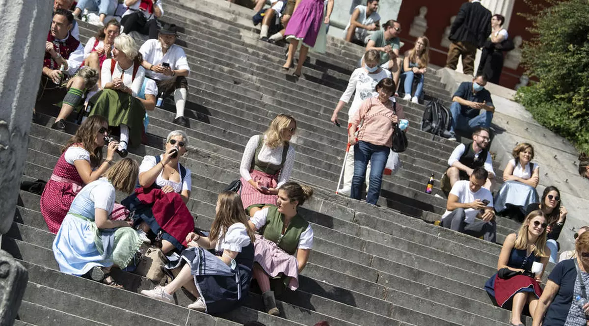 Oktoberfest, în timpul pandemiei de coronavirus. Festivalul se ține în condiții speciale: berăriile organizează petreceri mici