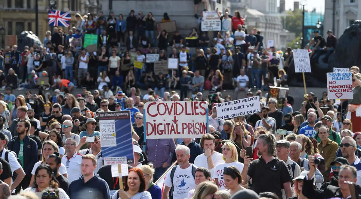 VIDEO | Protest anti-lockdown la Londra, după anunțul că mai multe zone din Marea Britanie intră în carantină