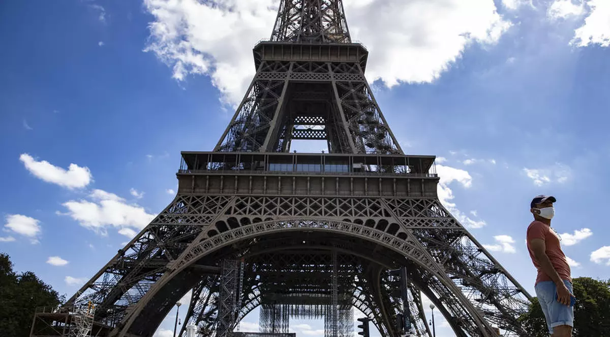 VIDEO | Turnul Eiffel s-a redeschis după alerta cu bombă. Polițiștii nu au găsit material explozibil
