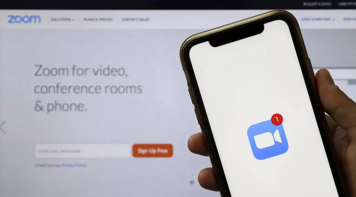 Fondatorul Zoom a pierdut 5 miliarde de dolari din avere după anunțarea vaccinului anti-Covid de către Pfizer. Aplicația Zoom pentru școala online