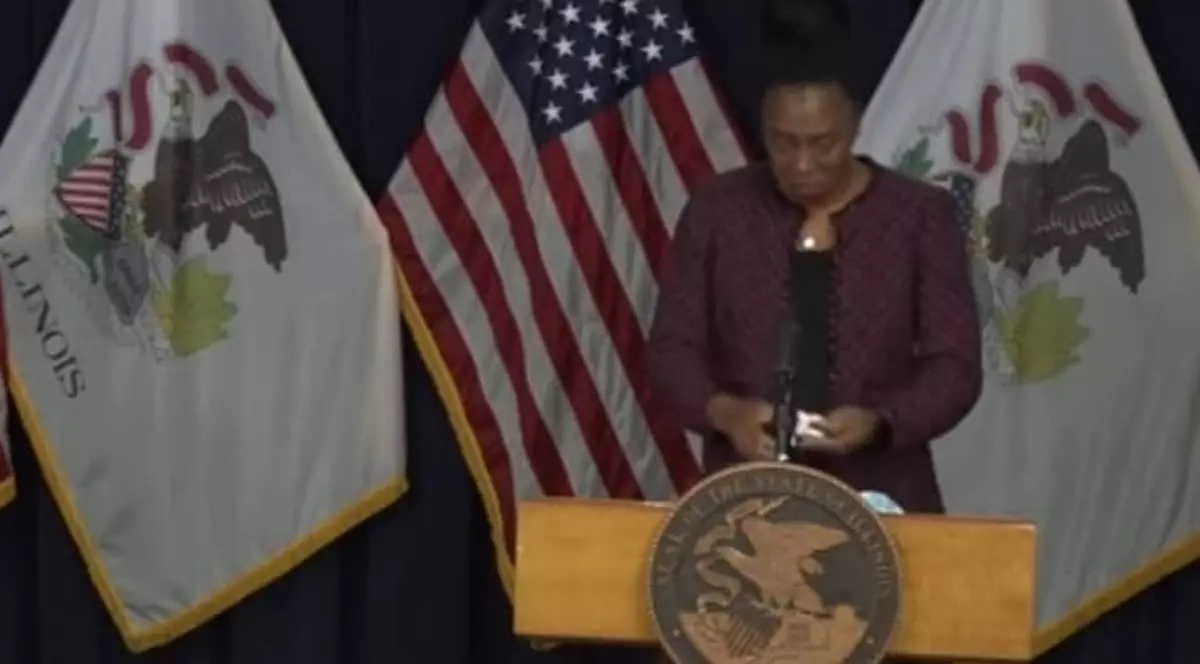 VIDEO | Directorul de Sănătate Publică din Illinois a izbucnit în lacrimi în timp ce anunța bilanțul morților de COVID