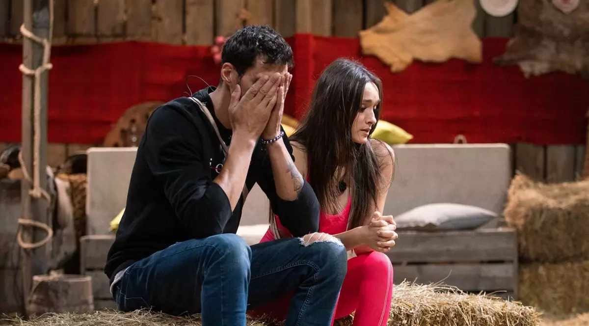 George Burcea s-a retras din competiția Ferma din cauza problemelor de sănătate. Actorul a ajuns la spital. “Nu mai pot. Mă doare!”