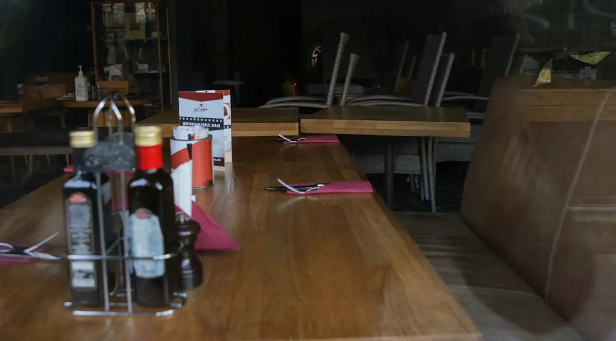 Restaurantele și barurile din București s-au închis, după ce numărul cazurilor de coronavirus a crescut alarmant. Foto: Vlad Chirea / Libertatea