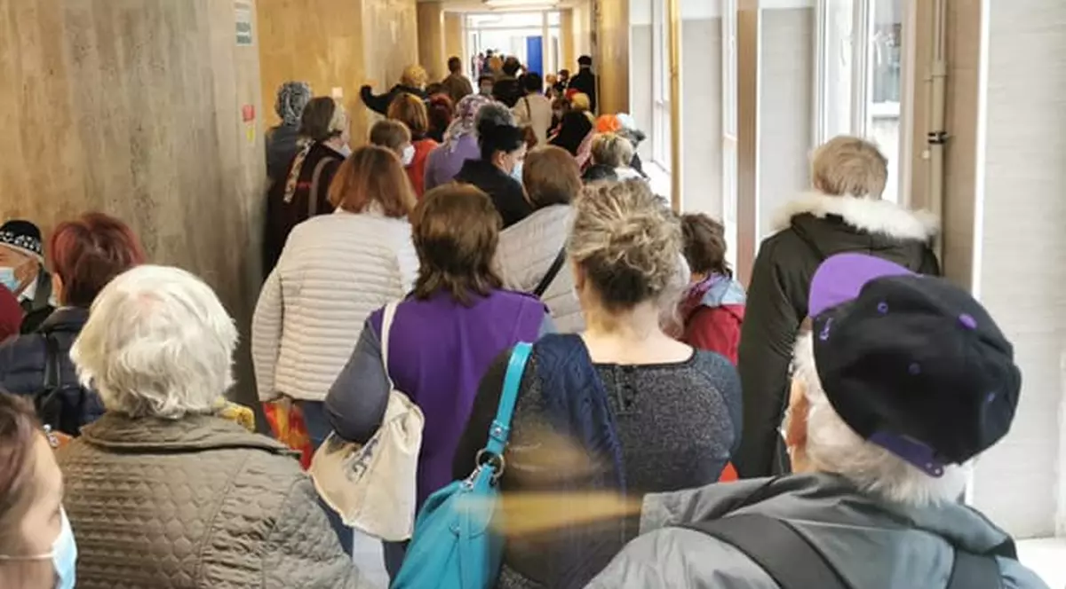 Aglomerația la ușa spitalului devine o imagine la ordinea zilei, iar unitățile medicale nu au soluții. Managerul Institutului Oncologic: „Mă apucă groaza că vine iarna”