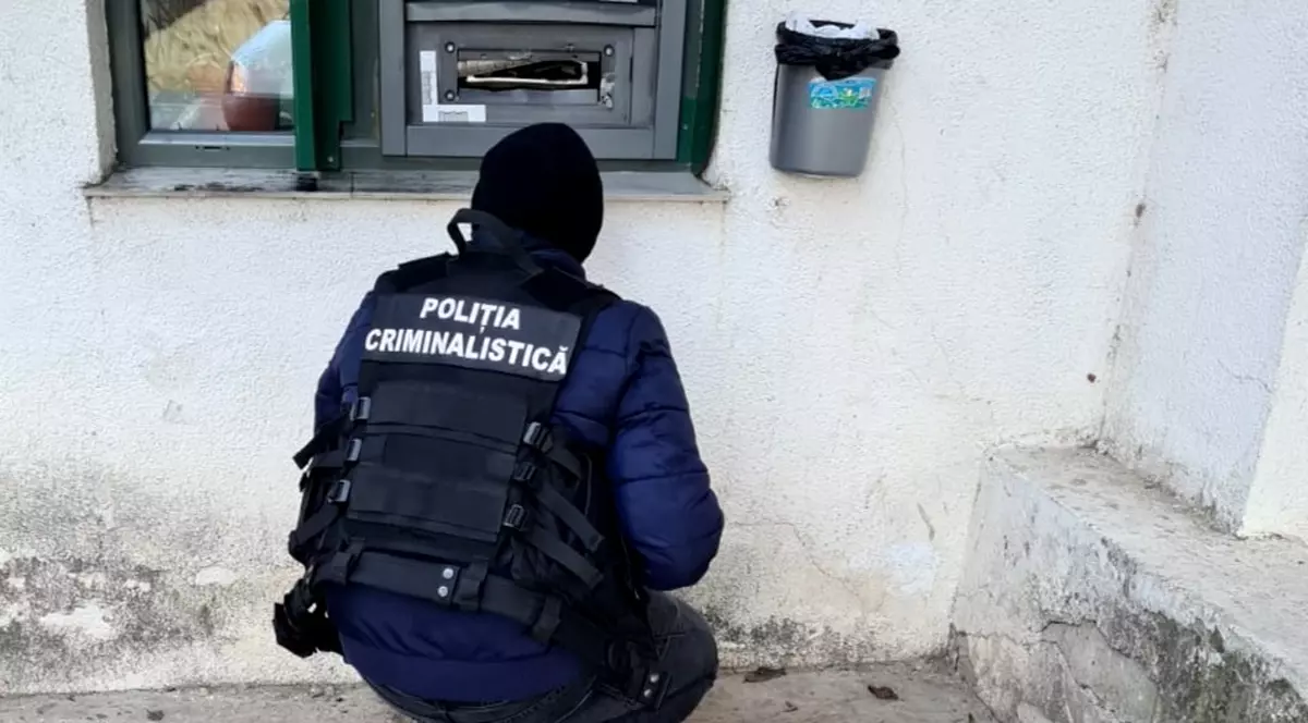 Poliția, despre hoții care au încercat să detoneze un bancomat în Vrancea: "Au acționat profesionist, și-au făcut 'studiile' în străinătate. Sunt cercetați și pentru fapte comise în afara granițelor"