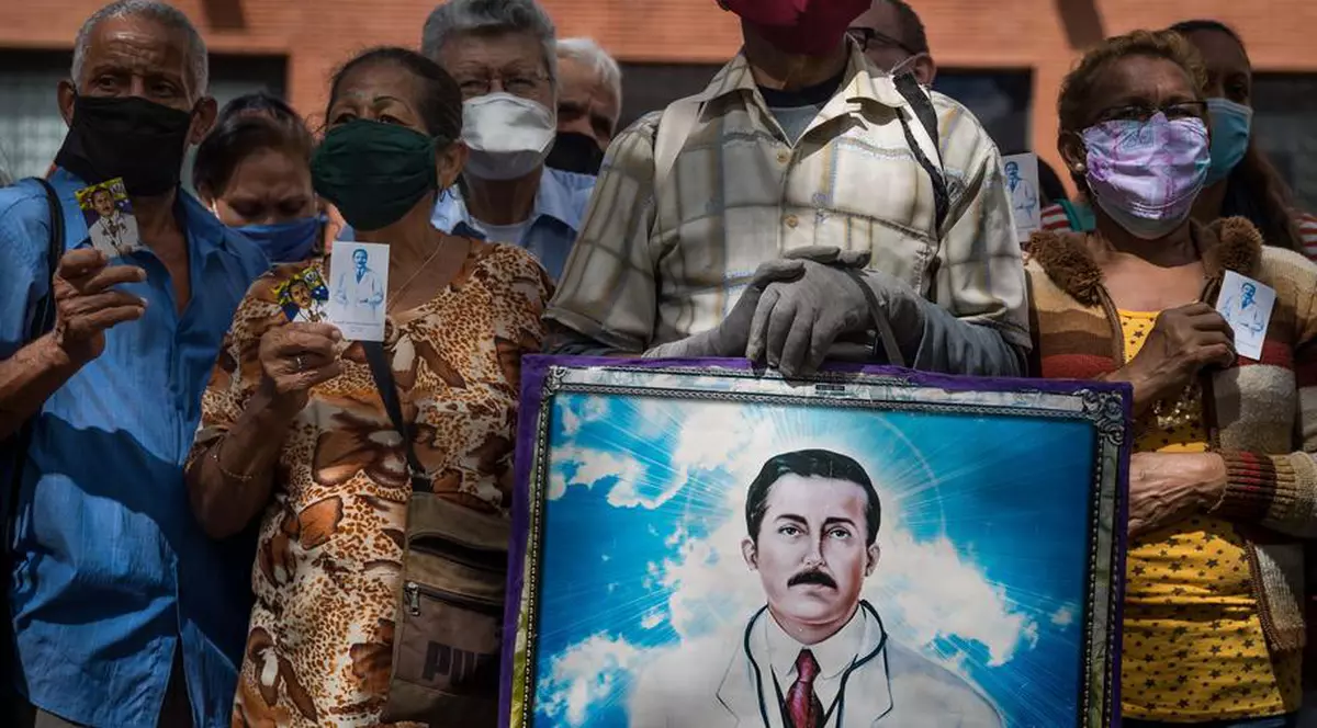 Rămășitele “medicului săracilor” din timpul gripei spaniole au fost exhumate înainte de beatificare