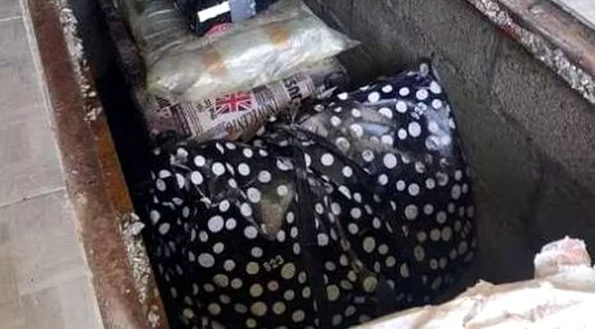 Hoții români ai cărților vechi, în valoare de 2,5 milioane de lire sterline, condamnați la închisoare în Marea Britanie. Ce pedepse au primit