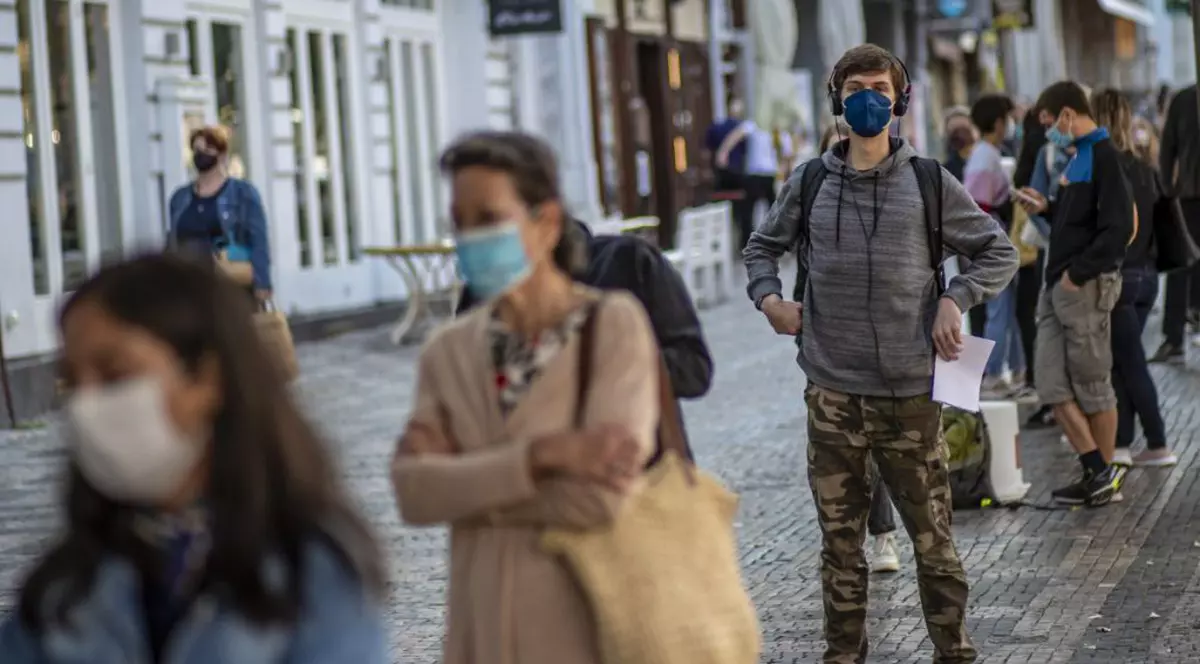 VIDEO Cehia impune restricții dure pe fondul creșterii cazurilor de COVID-19: Se închid aproape toate magazinele și se limitează drastic libertatea de mișcare