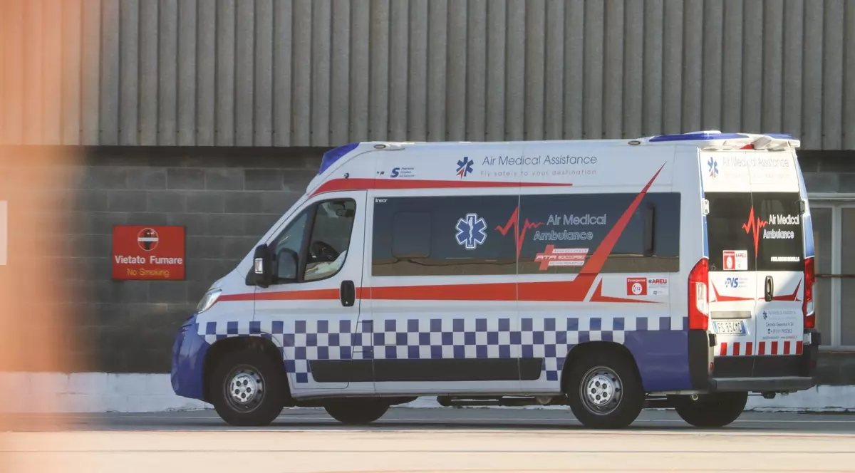 Ambulanța care l-a preluat pe Cristiano Ronaldo de la aeroportul din Torino. Foto: Profimedia