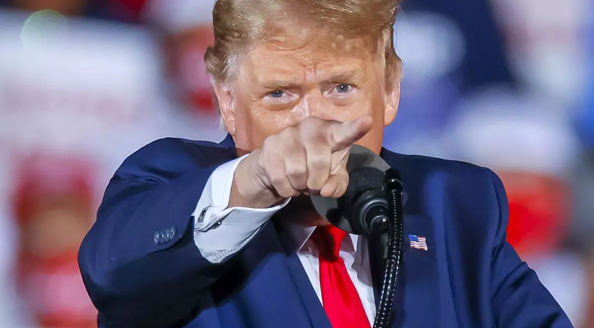 Alegerile din SUA sunt lovite de un “tsunami de dezinformări”, acuză oficialii electorali. Trump este unul dintre principalii emițători