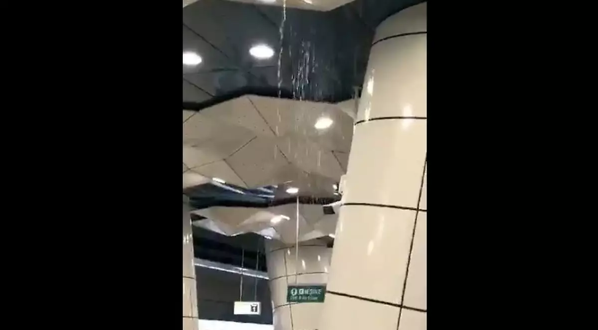 VIDEO | A "plouat" prin plafonul stației de metrou Eroilor 2, inaugurată acum două săptămâni. Directorul Metrorex: “O scurtă avarie”