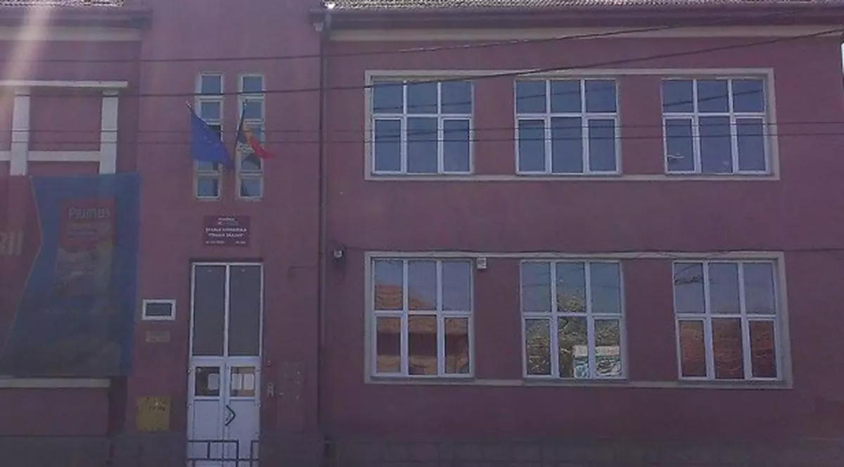 Mama unei fetițe de 11 ani acuză că fiica ei a fost agresată de alți doi elevi în școala din Cluj-Napoca în care învață: “Nimeni nu ia măsuri”