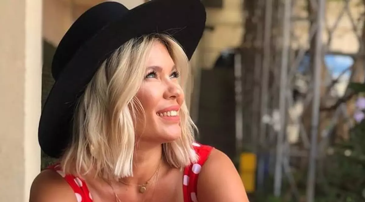 Gina Pistol și-a expus sarcina în rochii mulate, după ce s-a spus că a luat câteva kilograme. Cum arată iubita lui Smiley