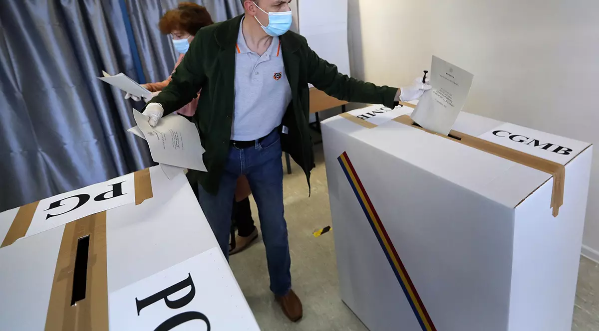 Votul este egal şi nimănui nu trebuie să-i fie imputat dreptul de a fi de dreapta sau de stânga, conservator sau progresist