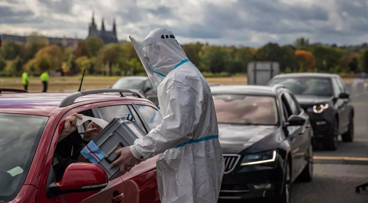 Autoritățile din Slovacia nu mai fac față pandemiei și cer intervenția forțelor armate