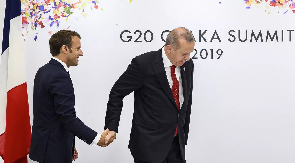 Scandal diplomatic pe axa Paris - Ankara. Presa franceză sare în apărarea lui Macron: “Recep Tayyip Erdogan, sultanul piroman”