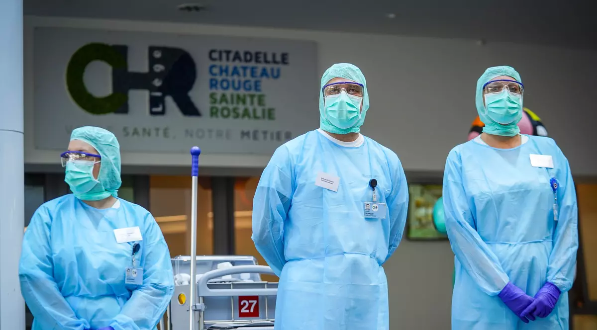 Regele Philippe al Belgiei și Regina Mathilde au vizitat în aprilie spitalul CHR din Liege | Foto: Hepta