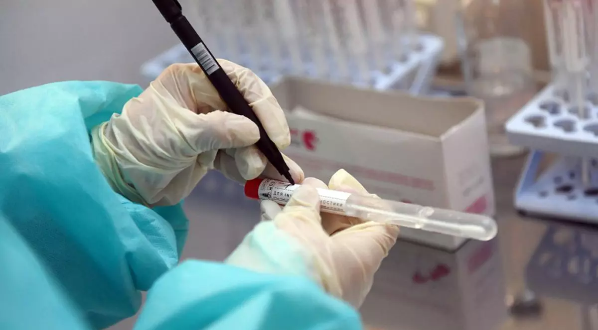 A fost confirmat primul deces în urma reinfectării cu COVID. Victima, o femeie de 89 de ani din Olanda