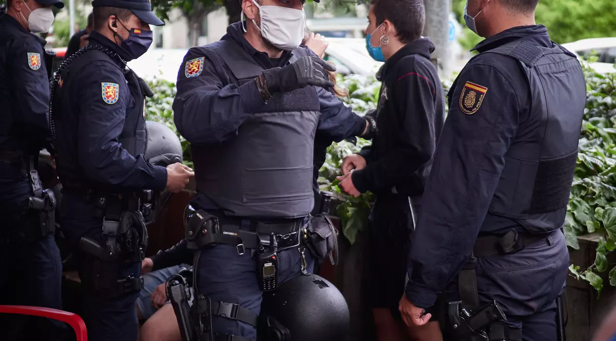 O rețea de români care exploata imigranți clandestini în ferme din Spania, destructurată de poliție
