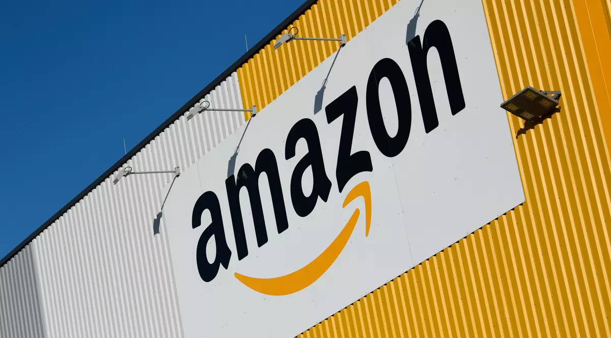 Aproape 20.000 de angajați, infectați cu COVID, după ce compania americană a refuzat să-și închidă depozitele în pandemie