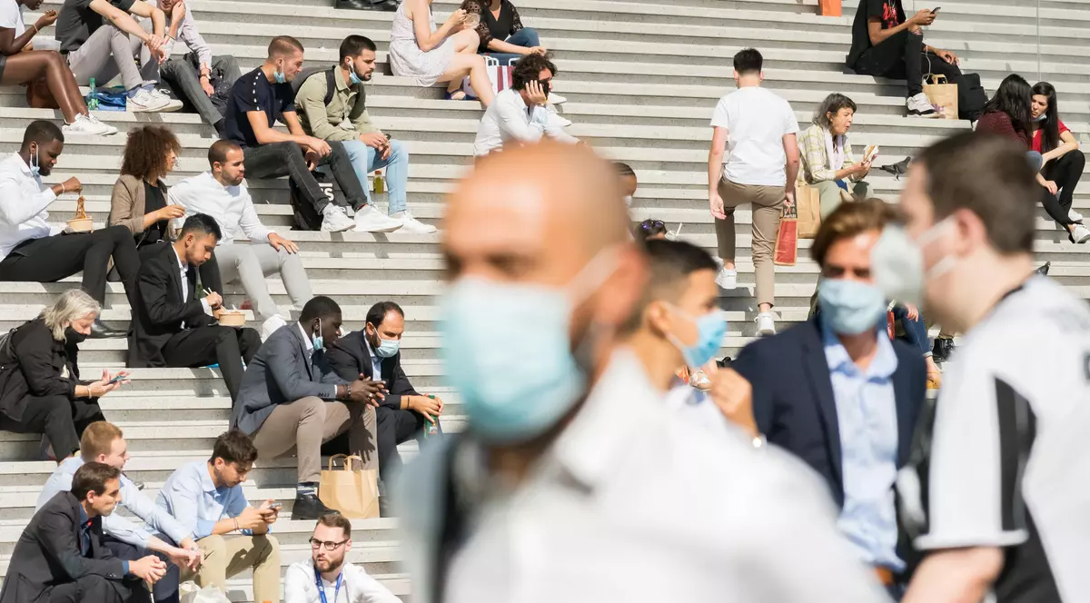 Record de cazuri noi de COVID în Franța: peste 30.000 în 24 de ore