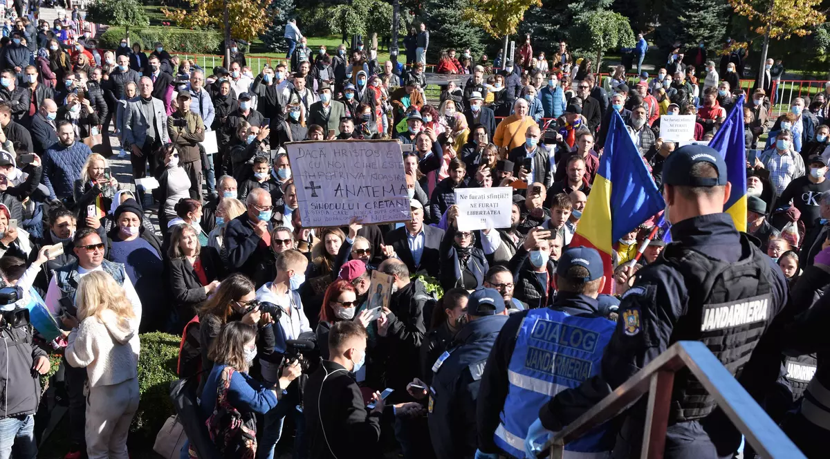 Raed Arafat, întrebat cine le-a permis oamenilor accesul la moaștele Sfintei Parascheva fără buletin: ”Nu ştiu dacă s-a dat sau cine a dat acest lucru”