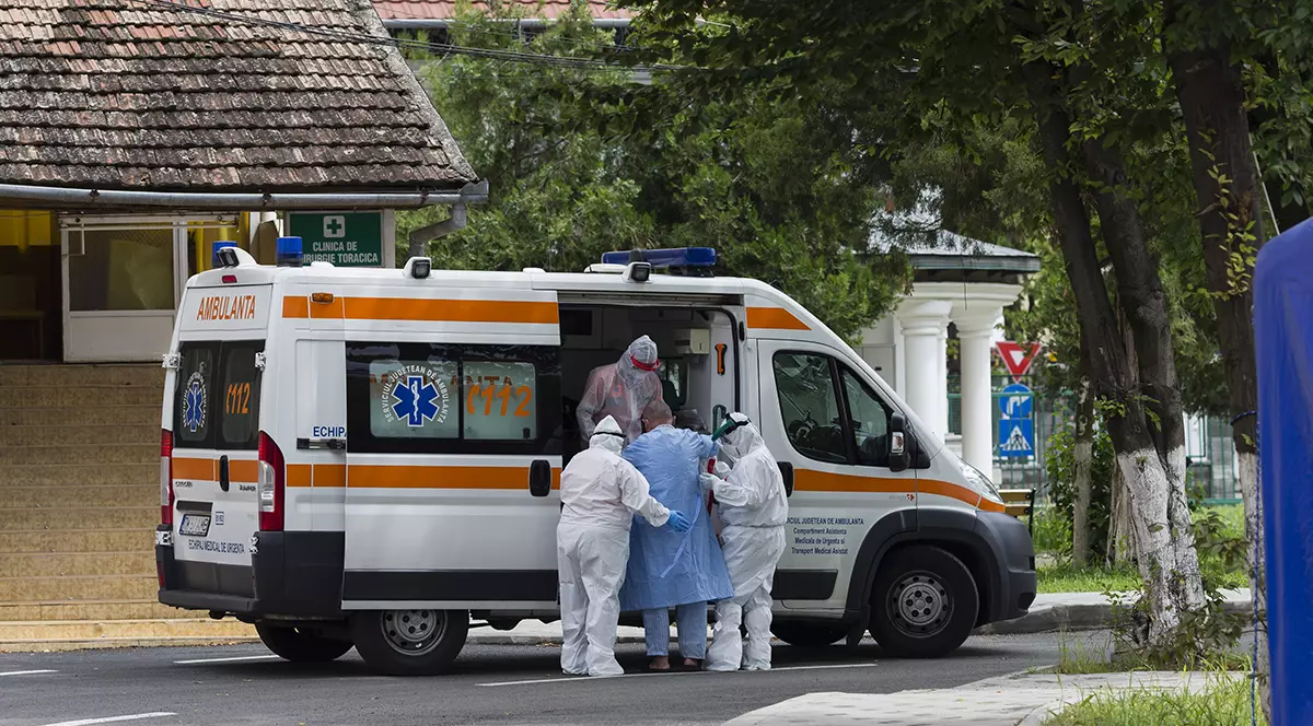 A patra zi consecutivă cu peste 2.000 de cazuri noi COVID. Număr fără precedent de pacienti internați la ATI și 32 de decese