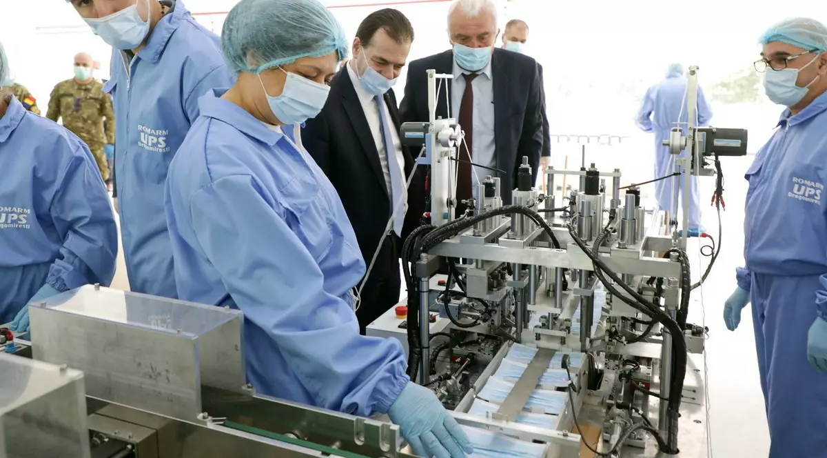 Doar 60.000 măști au fost distribuite din cele produse de utilajul de 1.000.000 euro, inaugurat cu mare fast de Orban. De ce s-au livrat numai 1,6% din total