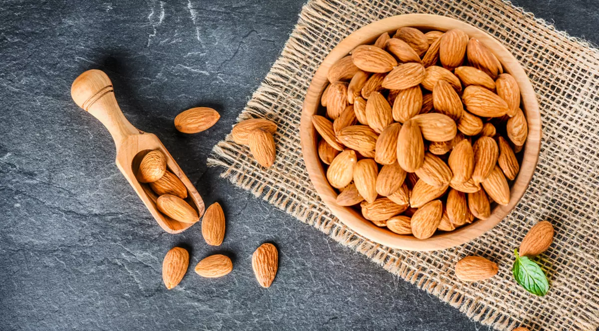Migdale - beneficiile fructelor bogate în fier și calciu. Câte migdale este recomandat să mănânci în fiecare zi