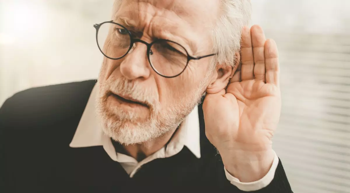 COVID-ul ar putea provoca pierderea permanentă a auzului. Un nou simptom semnalat de un studiu britanic