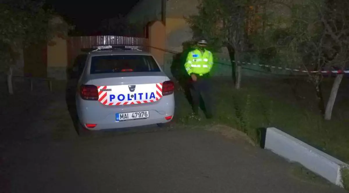 Petrecere cu 40 de invitaţi oprită de poliţişti în Arad. Petrecăreții s-au ales cu o amendă de 5.000 lei