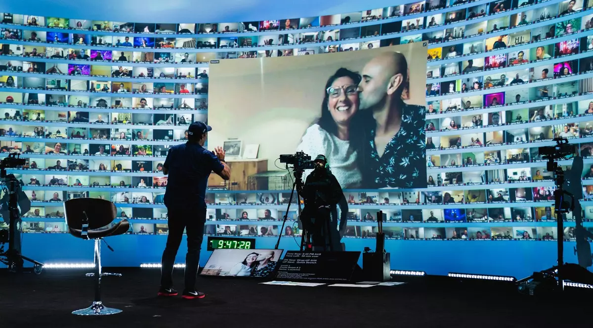 Cum se vor organiza petrecerile de Crăciun ale companiilor în 2020? Concerte, numere de stand-up sau seri tematice, toate online