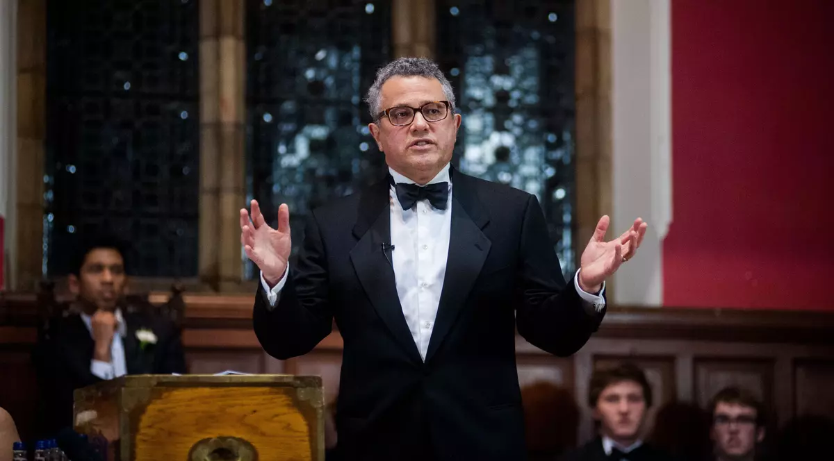 Un jurnalist de la The New Yorker și CNN, suspendat după ce s-a expus pe Zoom: “Nu știam că am camera pornită”