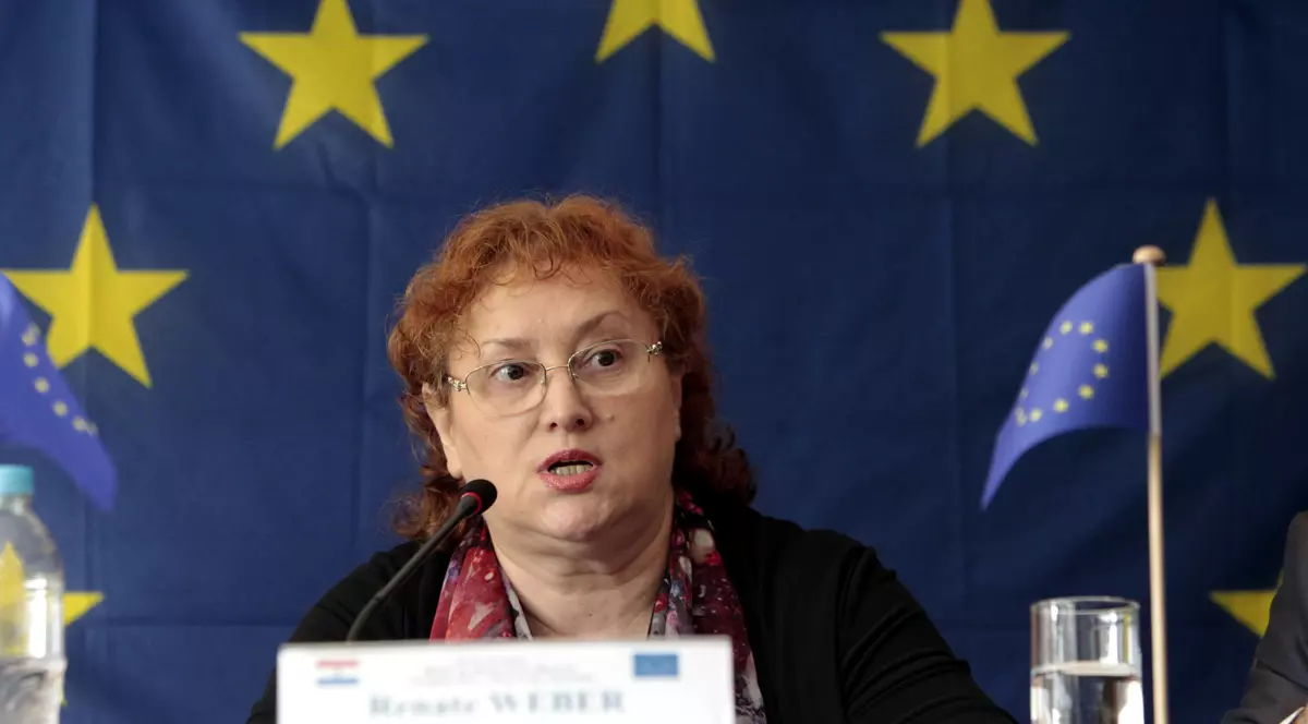 Renate Weber vrea să știe de la AEP și MAI care e populația reală a României și câți oameni au drept de vot