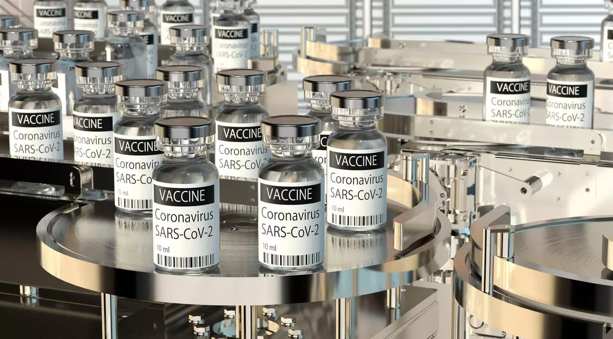 Vaccinurile de coronavirus declanșează cursa pentru gheață carbonică. Ce alte impedimente mai sunt în calea vaccinării populației. Vaccinul Pfizer pe linia de producție