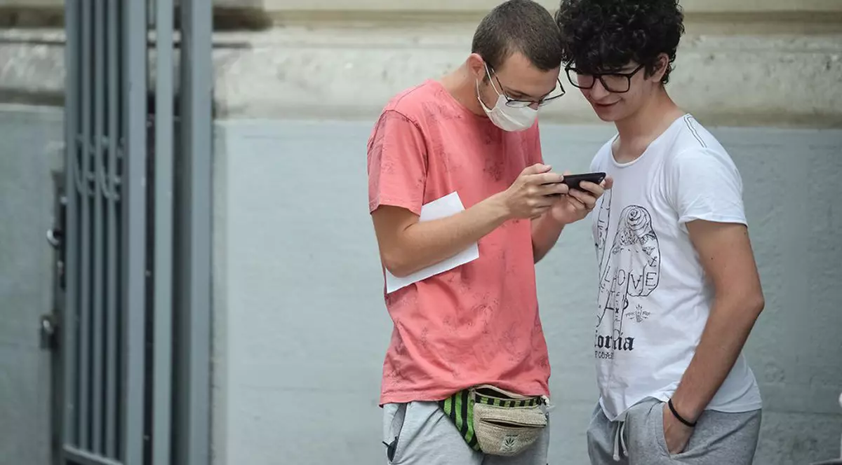 VIDEO “Profesorii de biologie evitau să ne vorbească și despre organele sexuale”. Mai puțin de 5% dintre elevii din România au beneficiat de educație sexuală în școală